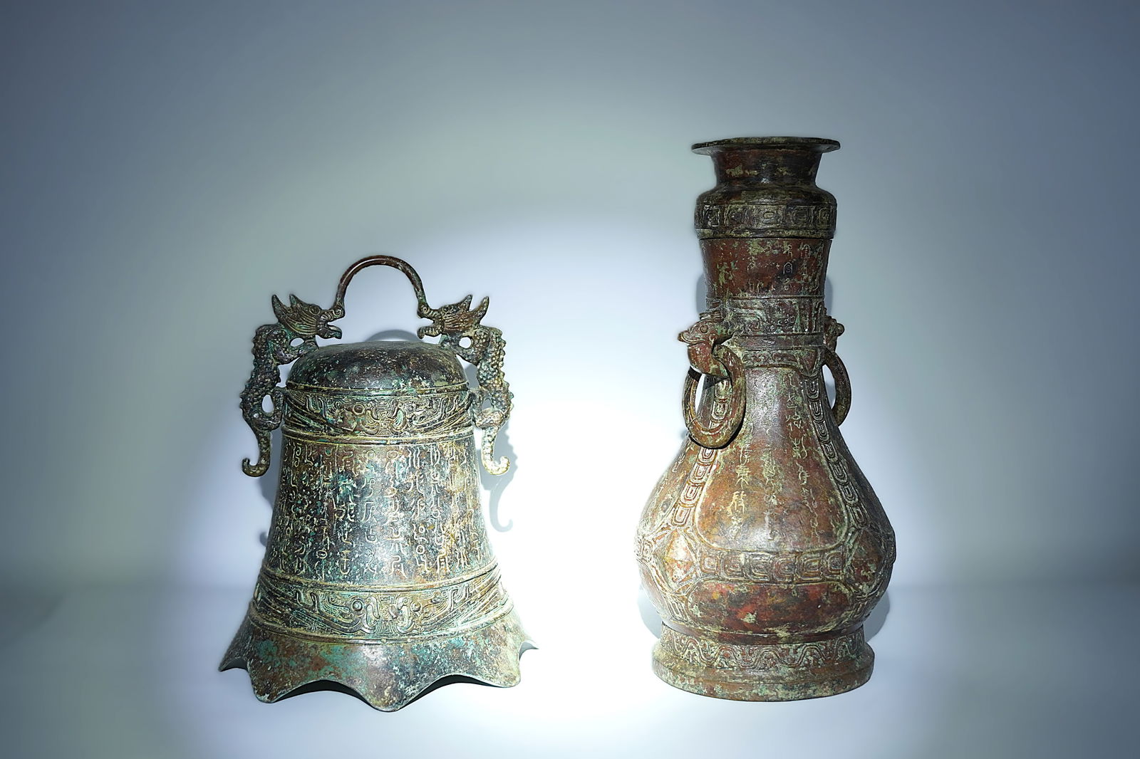 Lots Chinese bronze vessels (1 of 7)