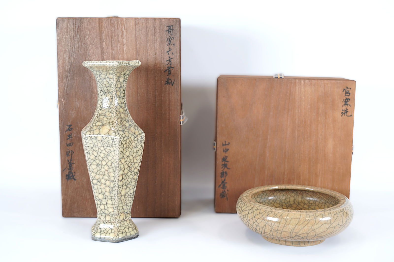 2 Chinese crackled porcelains (1 of 7)