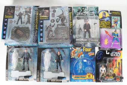Lots fine vintage action figures, in original packaging.