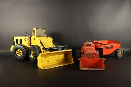 Lots vintage metal toy. Largest H: 5.2" x W: 21.5."