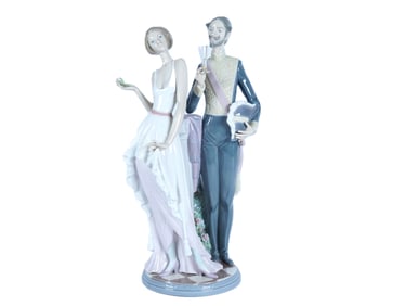 A Lladro fine figurine. H: 13.8" x W: 8.2."