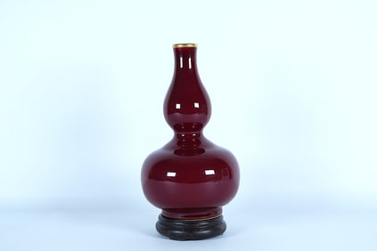 Chinese fine red vase. Gilted on the top. H: 9" x W: 5.2."