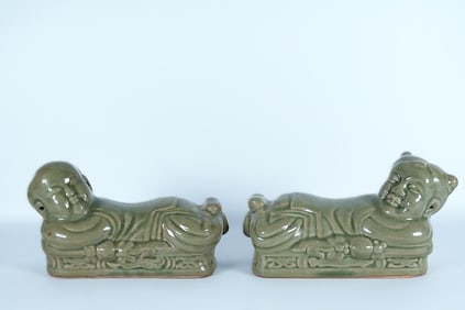 Lots Chinese fine crackled items. Largest H: 5.5" x W: 10.5."