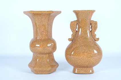 Lots Chinese fine crackled vase. H: 9" x W: 5.5."