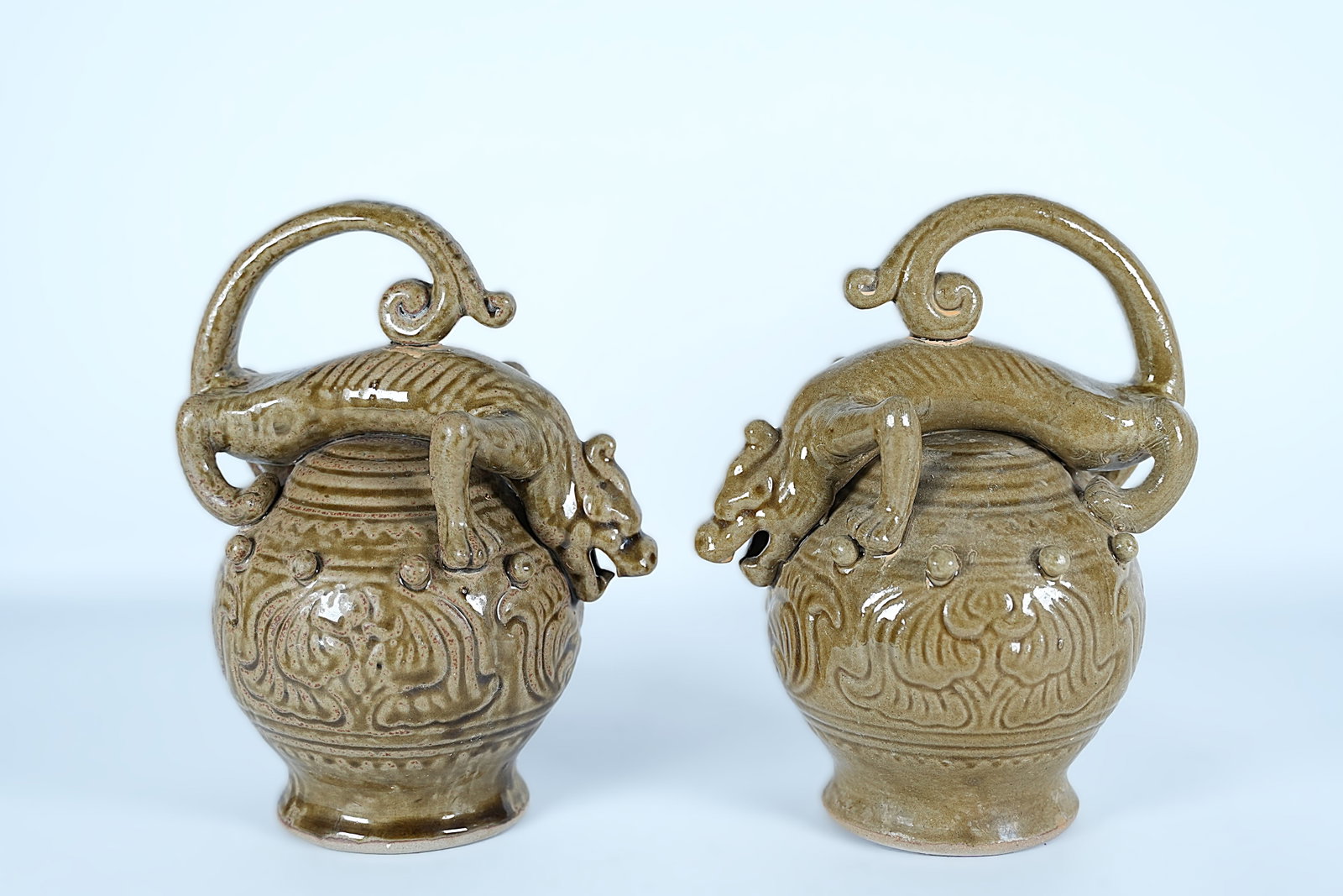 2 Chinese fine pottery. H: 9" x W: 7.": 2 Chinese fine pottery. H: 9" x W: 7."