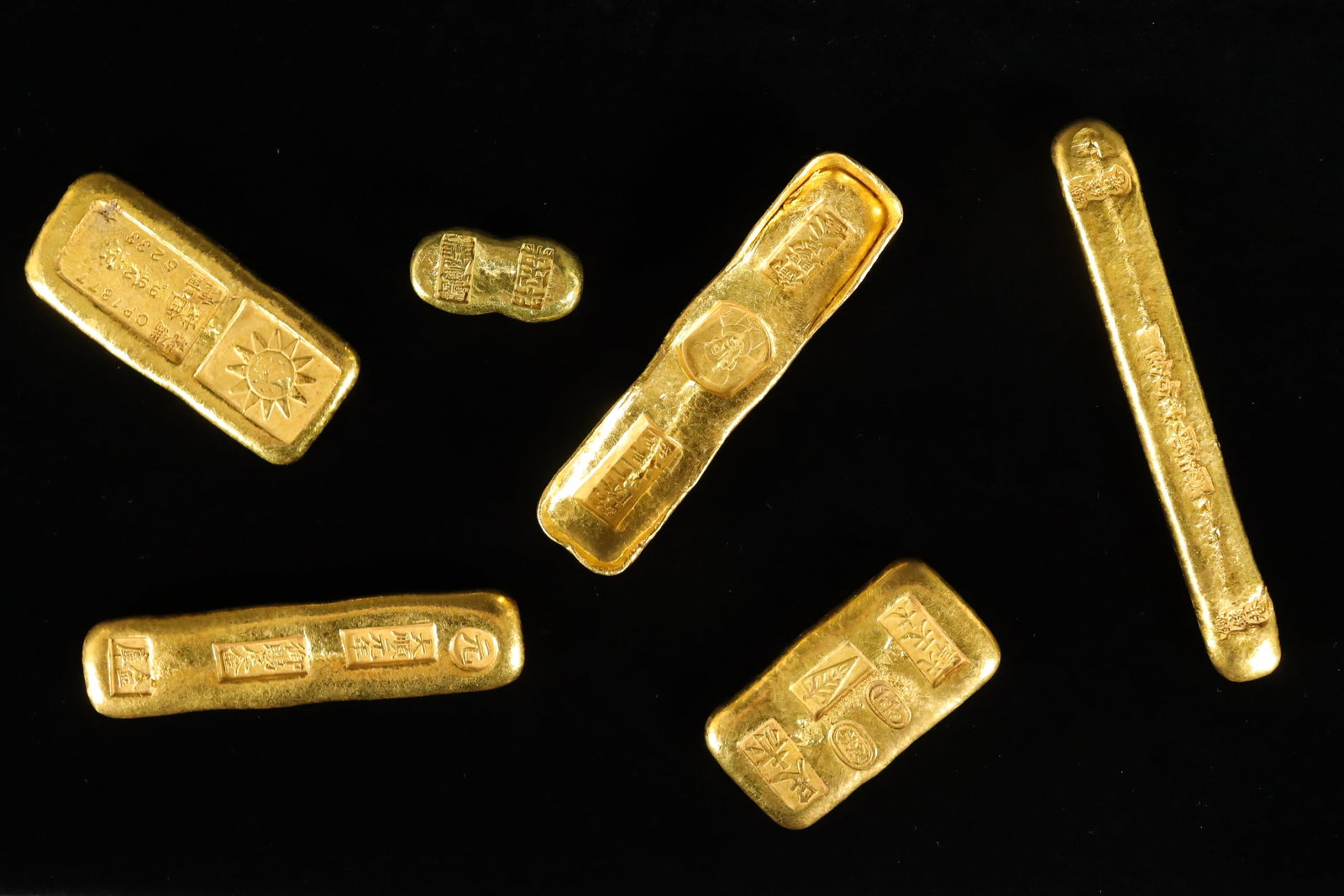 Lots Chinese fine ingots, condition selling it as is. Ungraded or authenticated. (1 of 6)