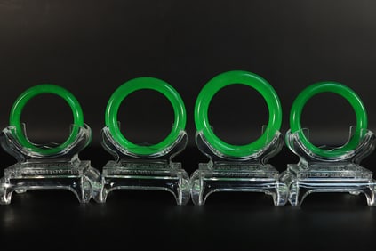 Lots Chinese fine bangles, in apple green color.