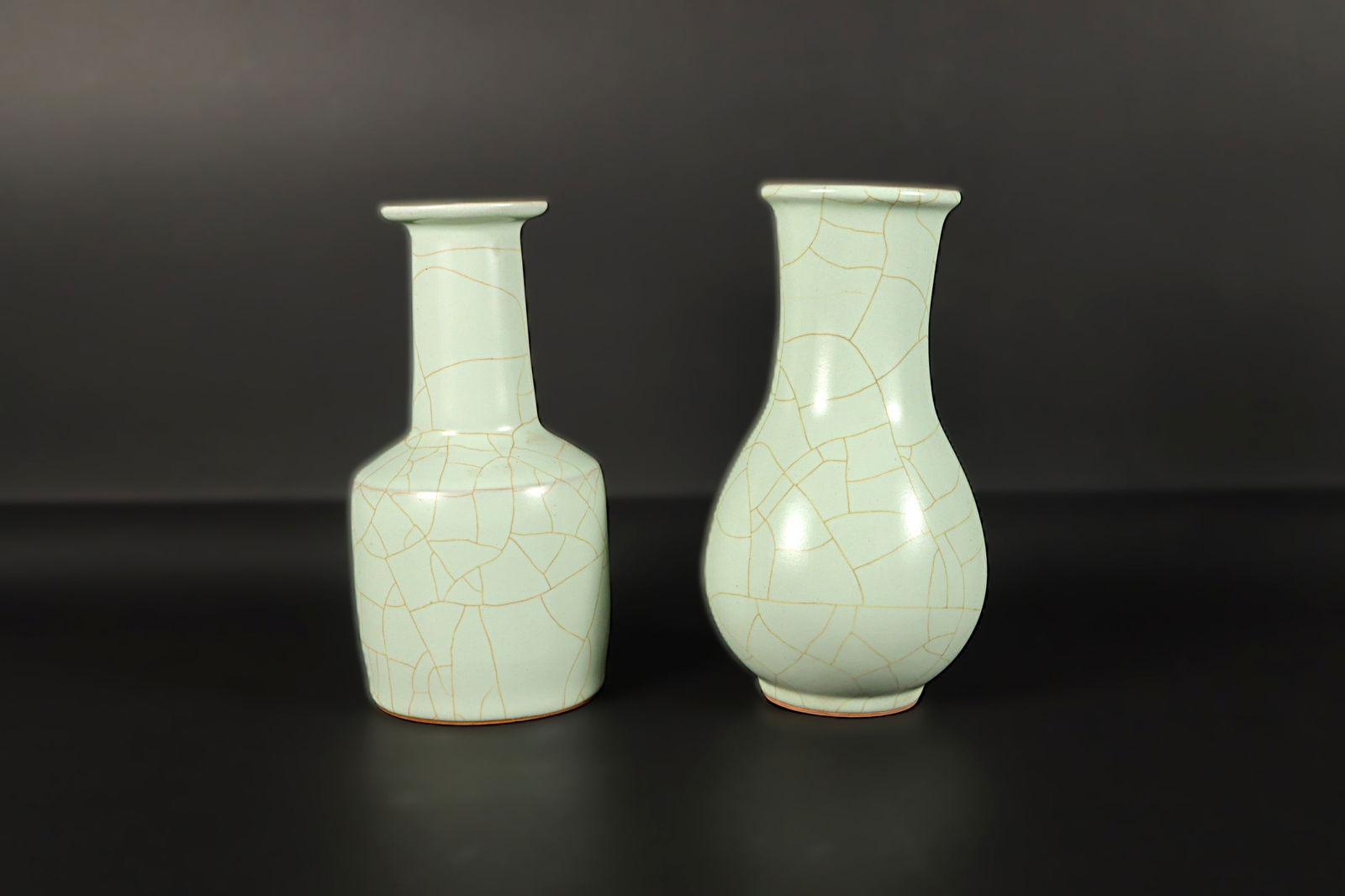 Lots Chinese fine crackled vase. Largest H: 7.5" x W: 3.7." (1 of 7)