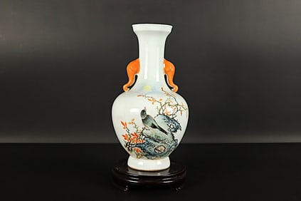 Chinese fine handled vase. H: 9" x W: 5."
