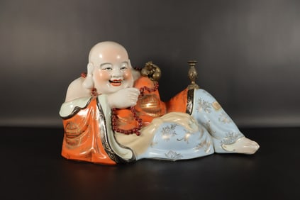 Chinese fine buddha statue. H: 10" x W: 17."