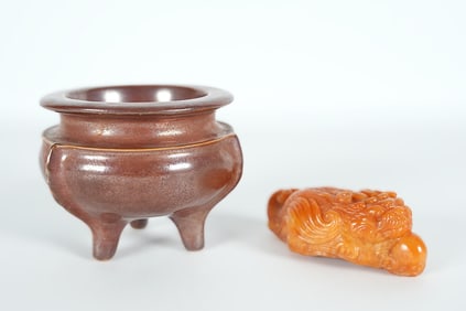 Lots Chinese fine items. Largest H: 1.5" x W: 3.5."