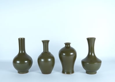 Lots Chinese fine green vase. H: 7.5" x W: 3.5."