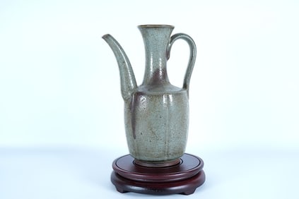 Chinese fine glaze pot. H: 10.2" x W: 7.5."