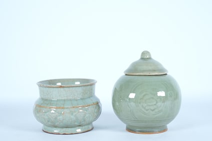 Lots Chinese fine celadon items. H: 5.5" x W: 4.5."