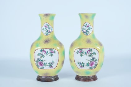 2 Chinese fine wall vase. H: 8" x W: 4.5."