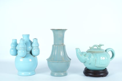 Lots Chinese fine celadon porcelains, largest H: 7" x W: 3.5."