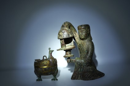 Lots Chinese fine bronze vessels. Largest H: 9.7" x W: 5.8."