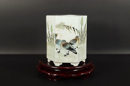 Chinese fine brush pot. H: 5.5" x W: 4.8."
