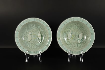 Lots Chinese fine plates. Largest H: 1.6" x W: 6.9."