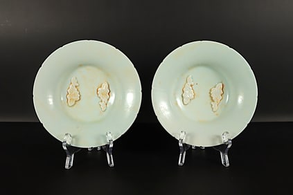 Lots Chinese fine bowls. Largest H: 1.7" x W: 7."