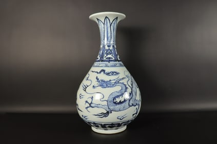 Chinese fine dragon vase. From a major estate. H: 14" x W: 8."