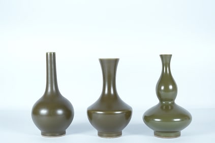 Lots Chinese fine vase. Largest H: 7.4" x W: 4.3."