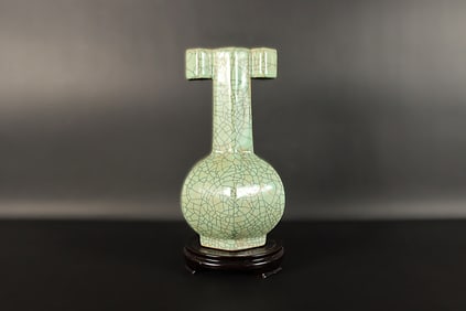 Chinese fine crackled vase. H: 9" x W: 5.5."