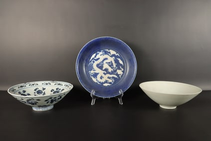 Lots Chinese fine porcelains, largest H: 3" x W: 9."