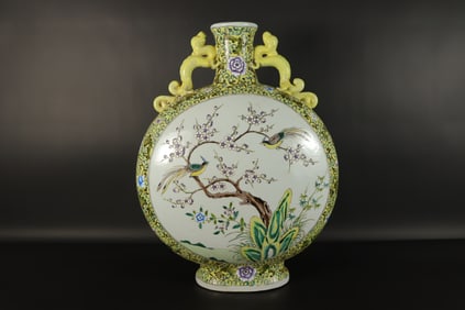 Chinese fine massive vase. H: 19 x W: 15."