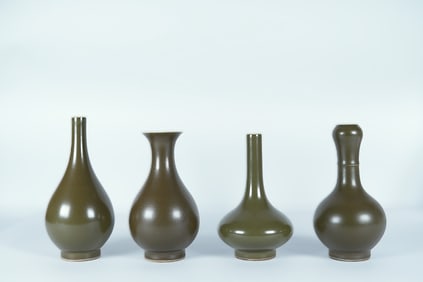 Lots Chinese green vase. H: 8.2" x W: 4."