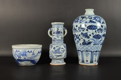 Lots Chinese fine blue and white porcelains, largest H: 9" x W: 5.5."