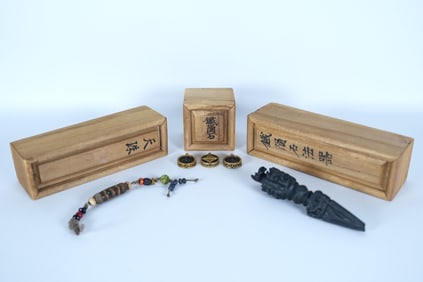 Lots Chinese fine items, some items has missing parts, condition selling it as is. Largest H: 5.3" x