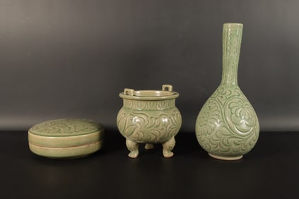 Lots Chinese fine green ceramics. Largest H: 9" x W: 4.5."