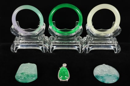Lots Chinese fine bangles.
