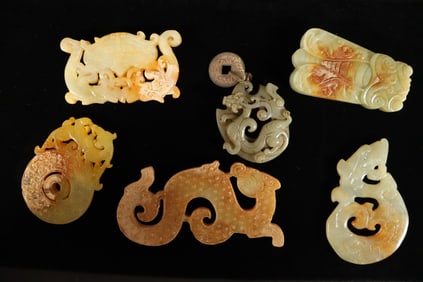 Lots Chinese fine carvings.