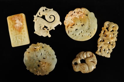 Lots Chinese fine carvings.