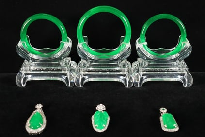 Lots Chinese fine items.