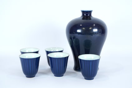 Lots Chinese porcelains, largest H: 7.5" x W: 5."