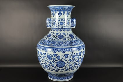 Chinese fine massive vase. H: 22.5" x W: 15.5."