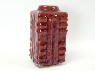 Chinese fine square vase. H: 8.2" x W: 4."