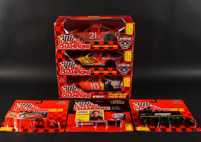 Lots vintage toy cars