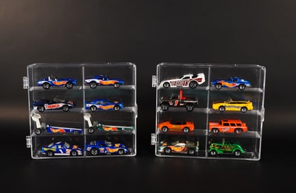 Lots vintage toy cars
