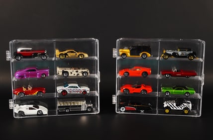 Lots vintage toy cars