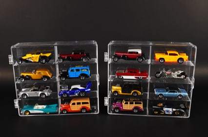 Lots vintage toy cars