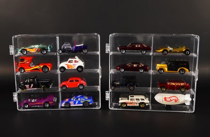 Lots vintage toy cars