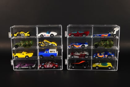 Lots vintage toy cars