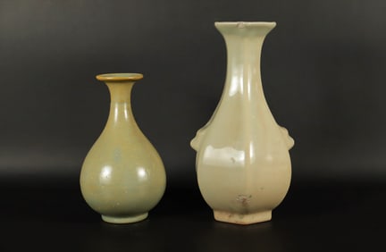 2 Chinese fine vase