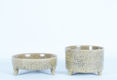2 Chinese fine crackled items
