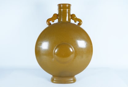 An importnt large flask vase