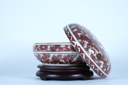 Chinese fine lidded dragon box